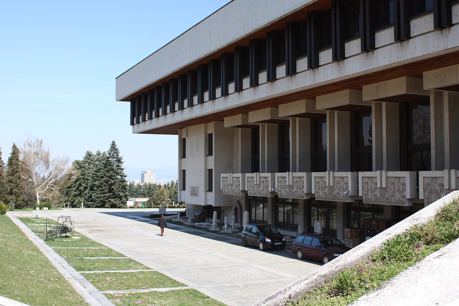 https://commons.wikimedia.org/wiki/Category:National_History_Museum,_Bulgaria_(exterior)#/media/File:National_Historic_Museum_Sofia_Bojana_Bulgaria_003.JPG