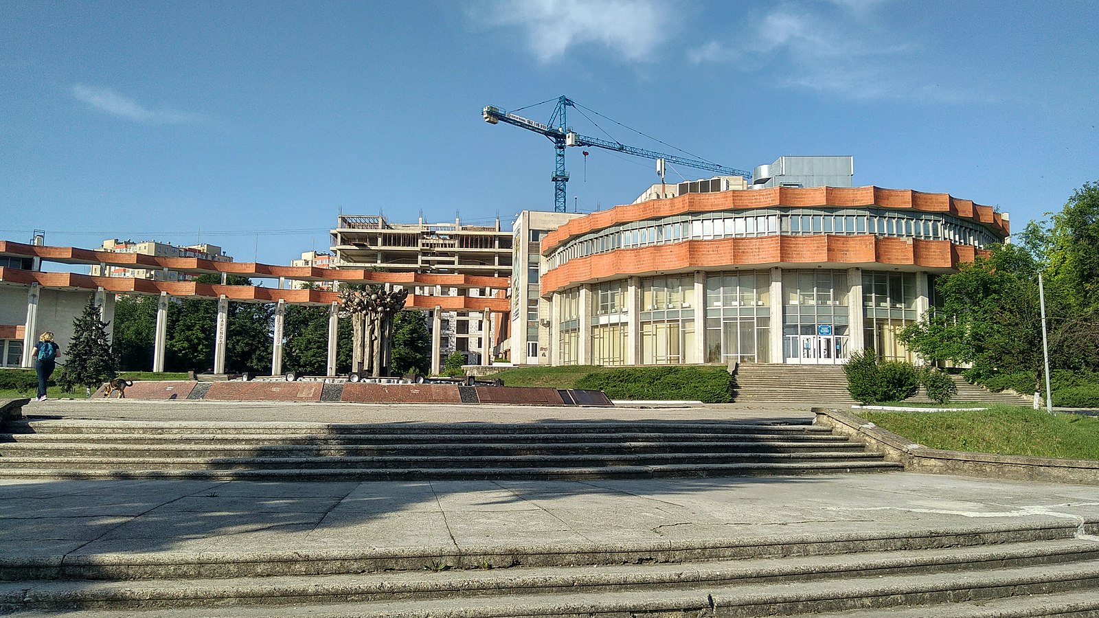 Source: https://ru.wikipedia.org/wiki/%D0%A4%D0%B0%D0%B9%D0%BB:MD.C.C_-_Palatul_de_Cultur%C4%83_al_Feroviarilor_-_jun_2020_01.jpg (last accessed on 17.03.2023)